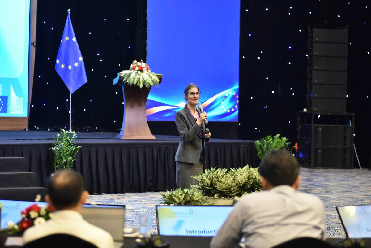 Đại diện EURAXESS ASEAN - bà Leonie Nagarajan: giới thiệu các cơ hội tài trợ đã/đang được EU công bố, điều kiện tham gia của Việt Nam, cách tìm đối tác và chuẩn bị liên danh. (Ảnh: Bộ Khoa học và Công nghệ)