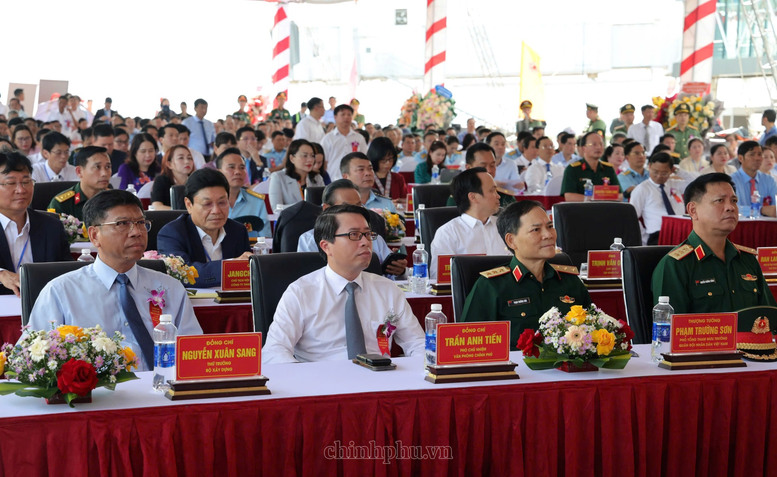 Phó Thủ tướng Hồ Quốc Dũng dự khánh thành đường cất cánh số 2 Cảng hàng không Phù Cát, Gia Lai - Ảnh 2.