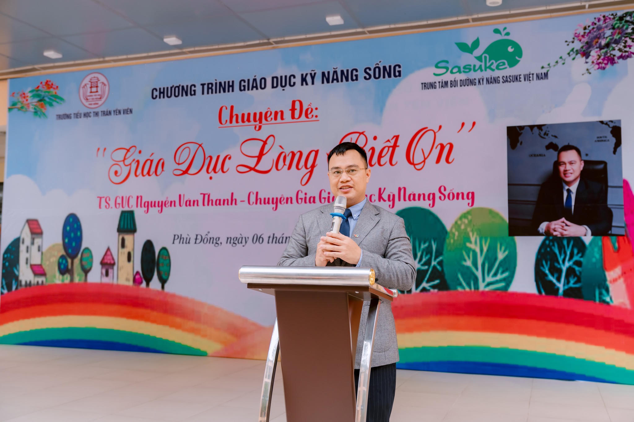 Tiến sĩ Nguyễn Văn Thanh chia sẻ về lòng biết ơn trong chuyên đề giáo dục kỹ năng sống.