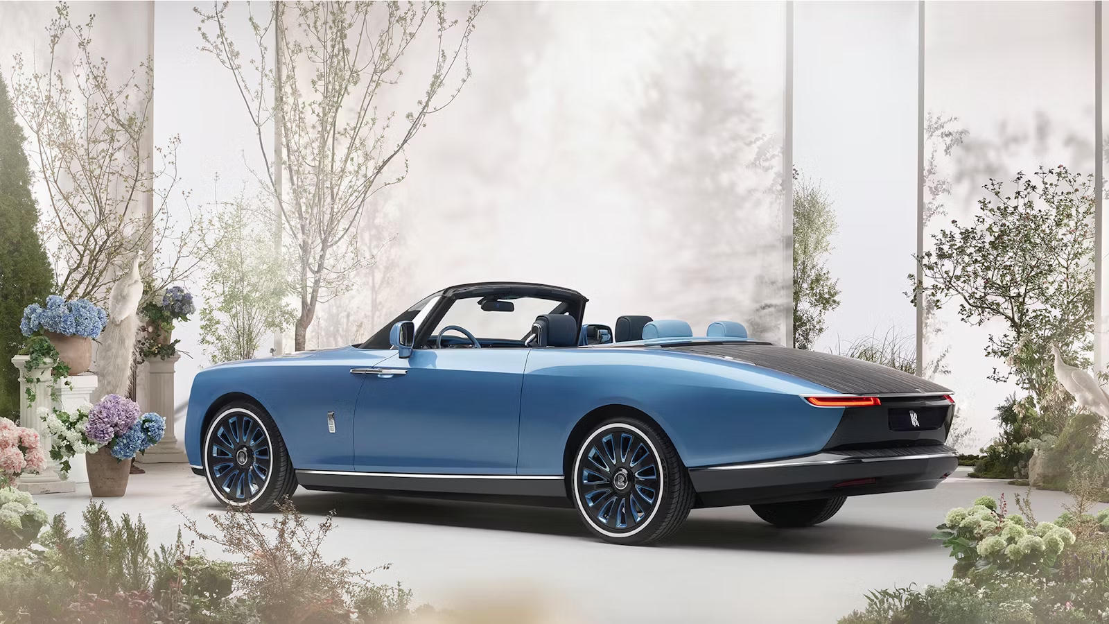 Rolls-Royce La Rose Noire Droptail — một trong bốn chiếc Droptail được chế tạo