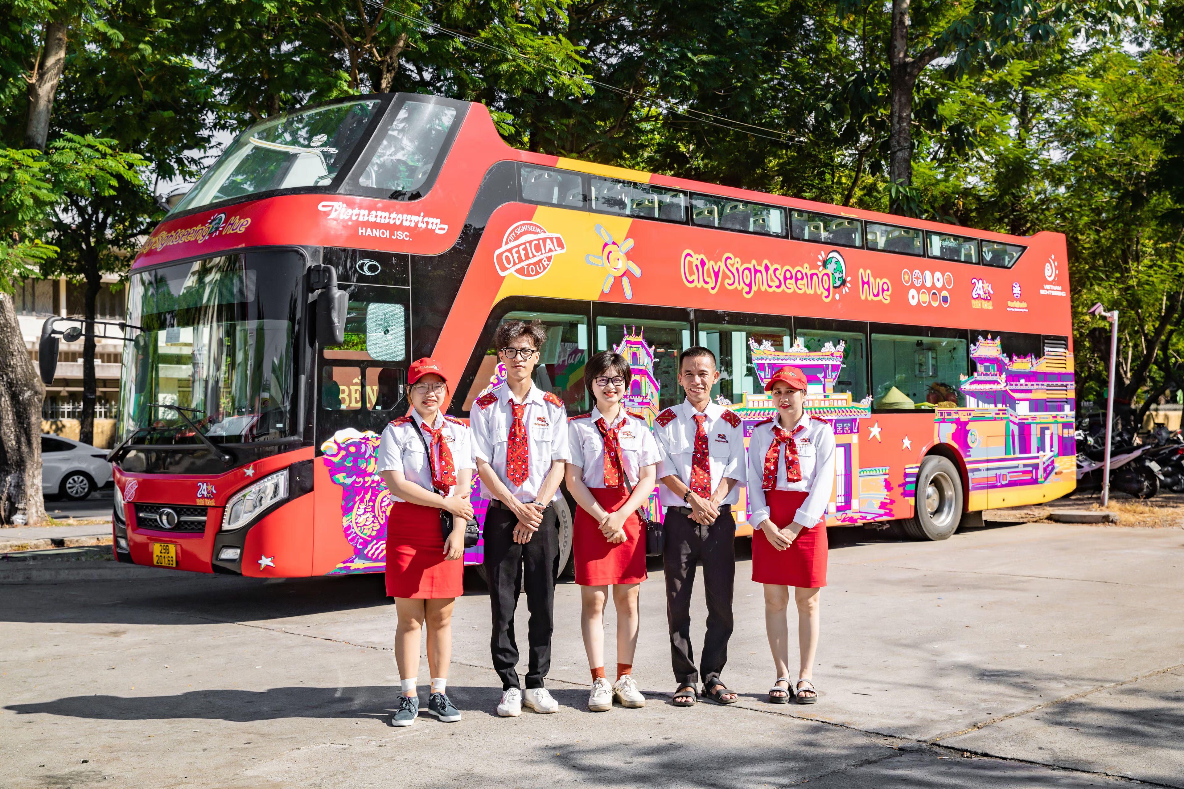 Xe buýt hai tầng City Sightseeing là một lựa chọn để quan sát thành phố từ trên cao và kết nối nhiều điểm tham quan nổi bật của Huế. Nguồn ảnh: Vietnam Sightseeing