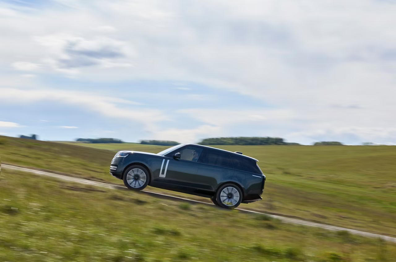 Hai mô-tơ điện trên Range Rover Electric cho tổng công suất 550 PS và mô-men xoắn cực đại 850 Nm. Ảnh: Range Rover/JLR.