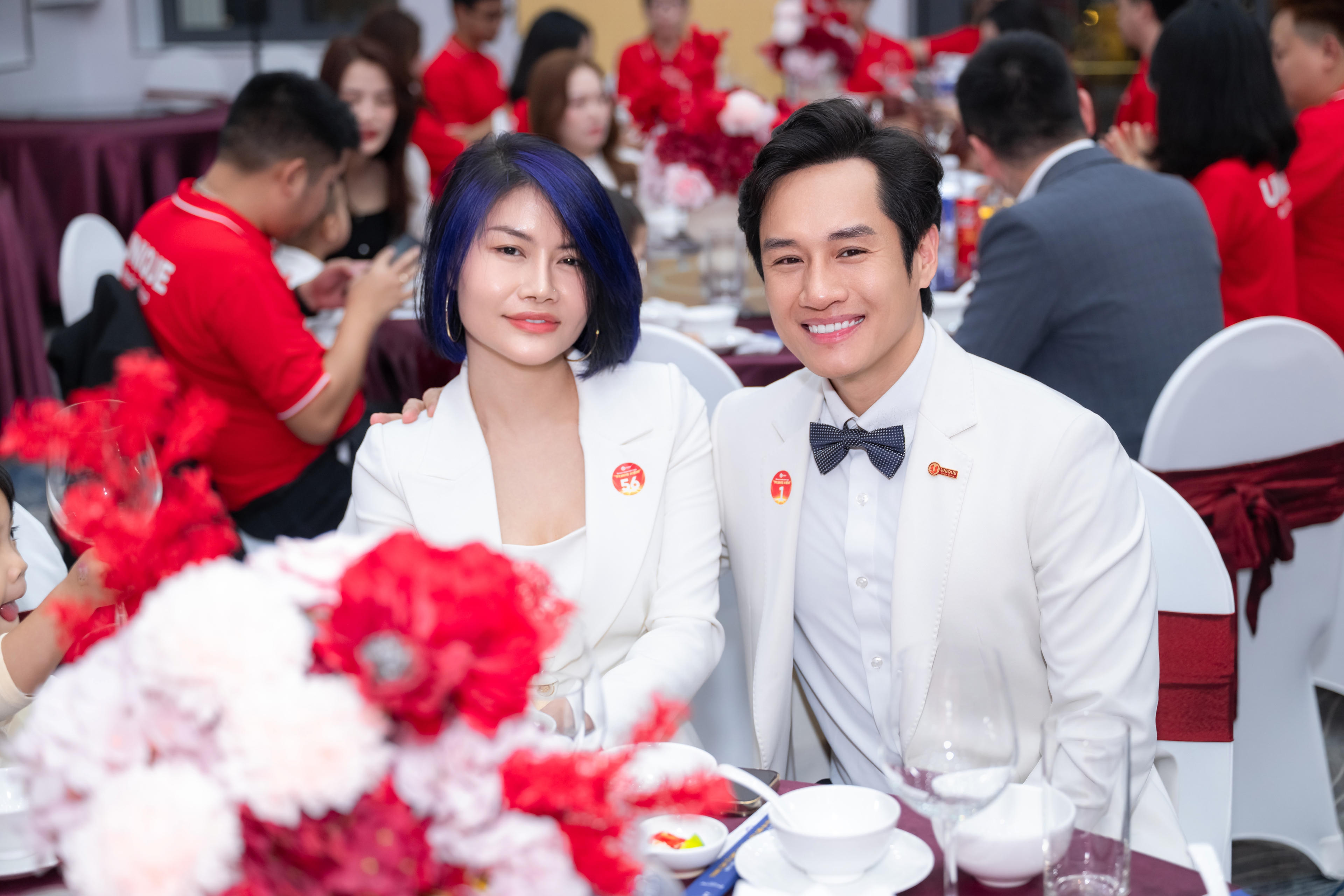 Vợ chồng doanh nhân Phạm Ngọc Linh tại một sự kiện.