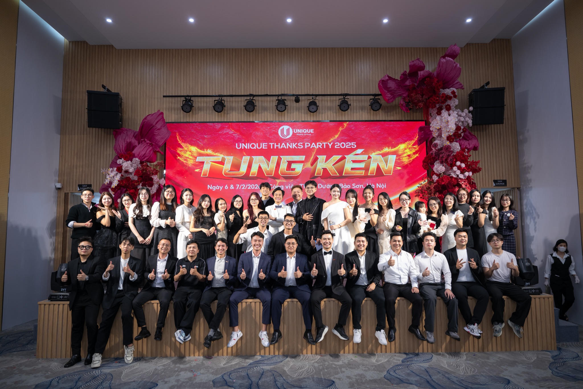 Doanh nhân Phạm Ngọc Linh và các đồng nghiệp tại sự kiện Unique Thanks Party 2025.