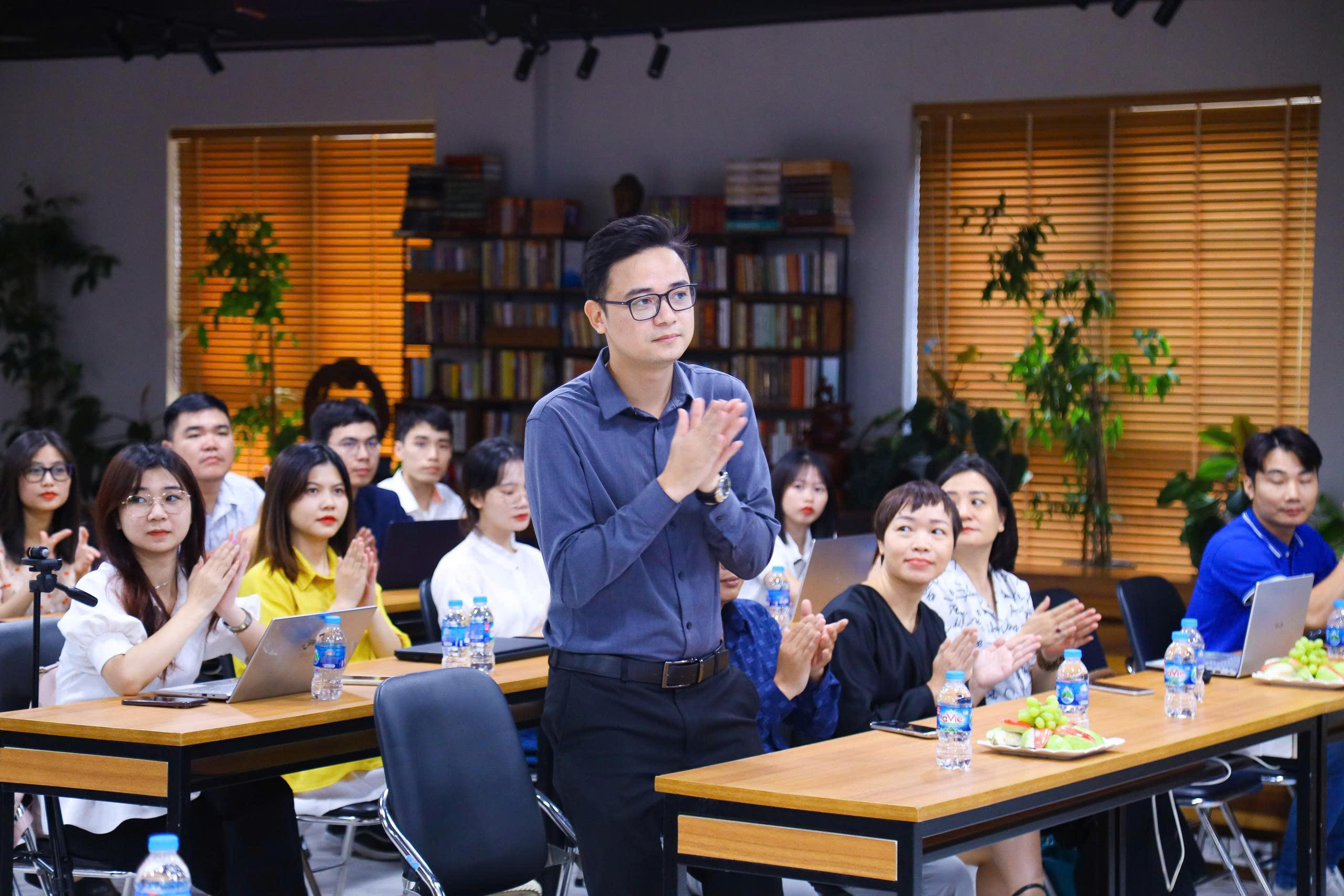 Ông Tống Văn Huy làm khách mời tại một sự kiện.