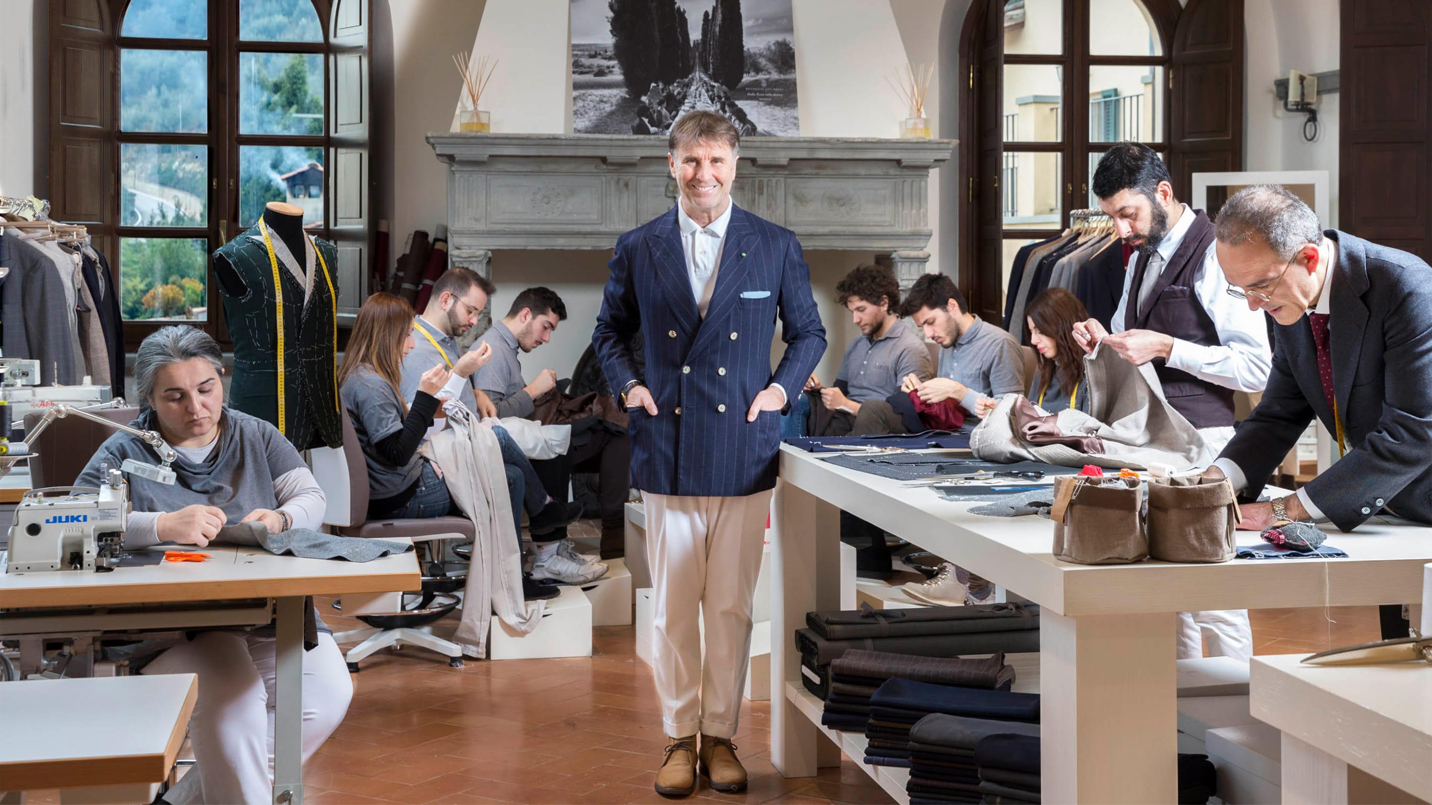 Brunello Cucinelli tại School of Men’s Tailoring ở Solomeo. Ảnh: Brunello Cucinelli.