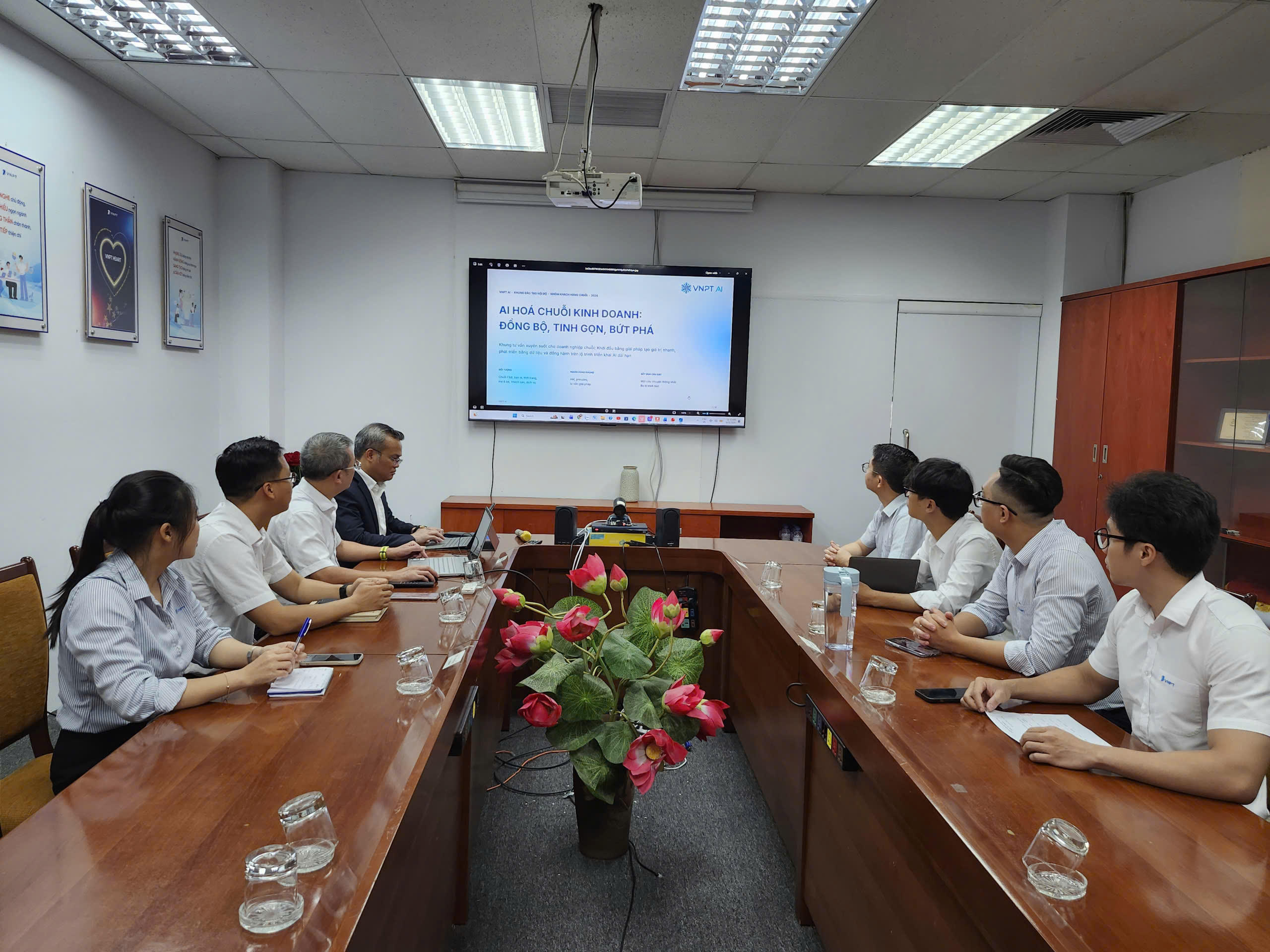 Theo ông Nguyễn Minh Đức, một nền tảng số hiệu quả cần lấy dữ liệu làm tài sản, AI làm công cụ tăng năng lực và con người làm chủ thể tạo ra giá trị. Ảnh: NVCC