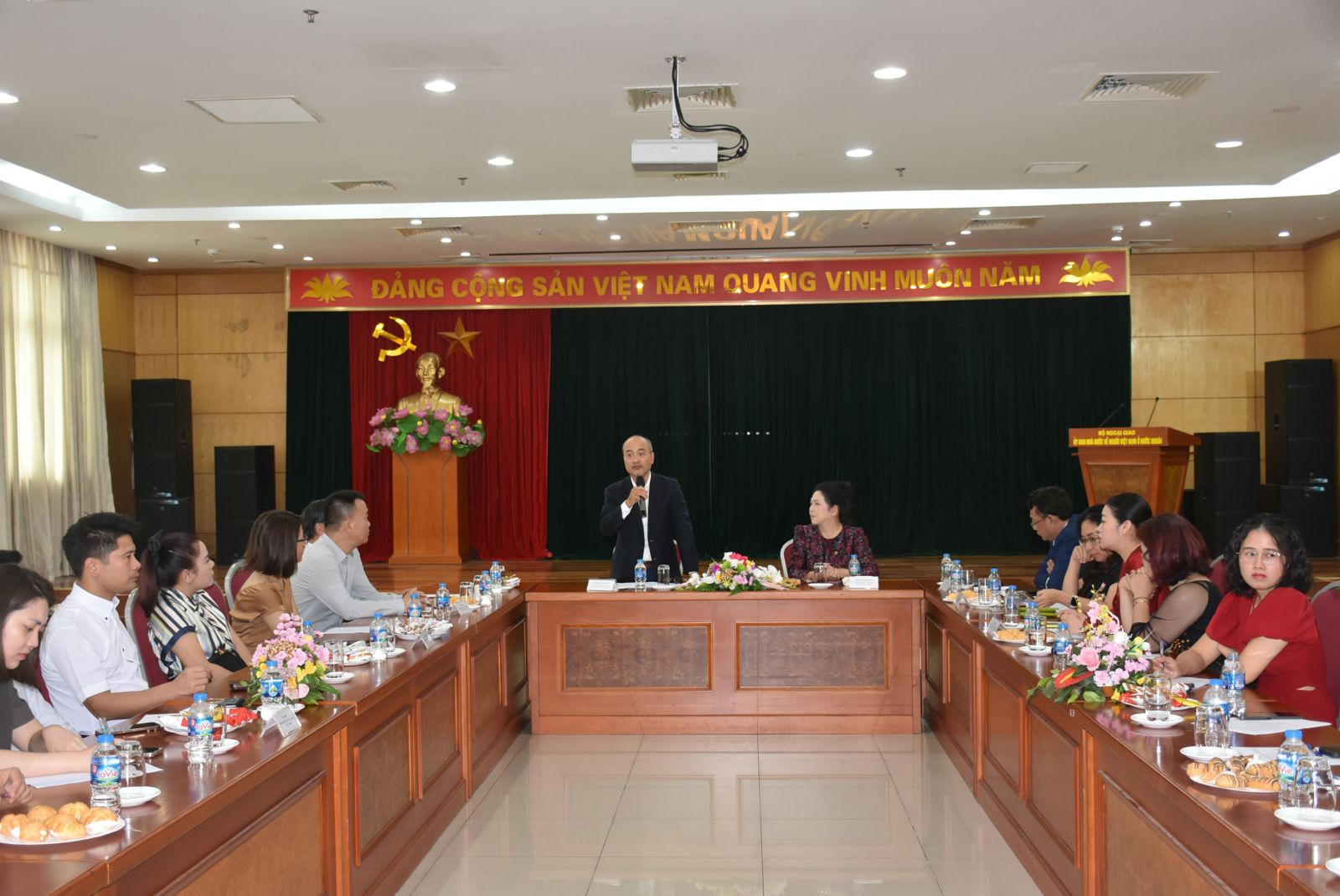 Ông Nguyễn Trung Kiên phát biểu tại buổi gặp gỡ đoàn Hiệp hội Doanh nghiệp Việt Nam tại Nhật Bản, thúc đẩy kết nối doanh nghiệp, thị trường và hợp tác đầu tư giữa hai nước. Ảnh: Ủy ban Nhà nước về người Việt Nam ở nước ngoài