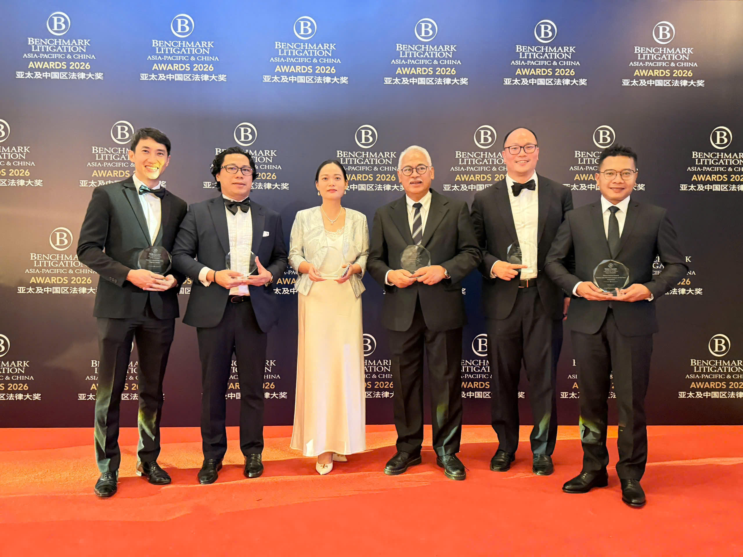 TS. LS. Châu Huy Quang, Luật sư Điều hành Rajah & Tann LCT Lawyers, được vinh danh ở hạng mục “Vietnam Lawyer of the Year” (Luật sư Việt Nam của năm) tại Benchmark Litigation Asia-Pacific & China Awards 2026.