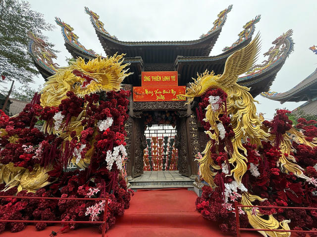 Rực rỡ sắc xuân tại đền Ứng Thiên nhân dịp Tết Bính Ngọ