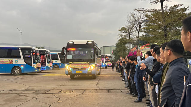 Những chuyến xe nghĩa tình đưa thợ mỏ về quê đón Tết
