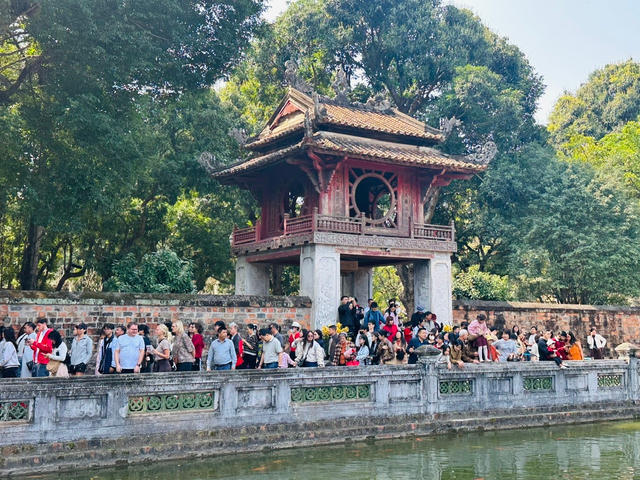 Du lịch Thủ đô đón gần 3,2 triệu lượt khách trong tháng 2/2026 Du lịch Thủ đô đón gần 3,2 triệu lượt khách trong tháng 2/2026