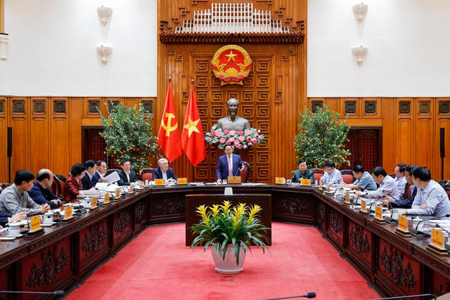 Thủ tướng: Dứt khoát không để thiếu xăng dầu trong mọi trường hợp