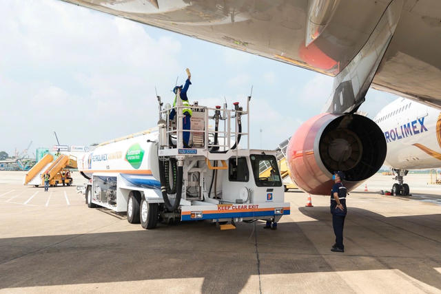 Petrolimex Aviation đảm bảo nguồn cung nhiên liệu Jet A-1 cho hãng bay Việt Petrolimex Aviation đảm bảo nguồn cung nhiên liệu Jet A-1 cho hãng bay Việt