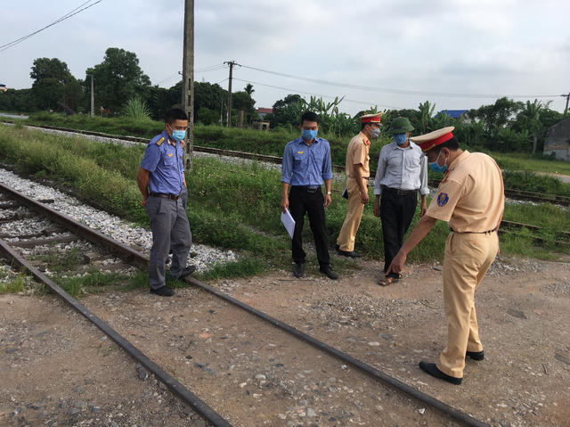 Vi phạm đường sắt sẽ bị xử phạt thế nào từ 15/5? Vi phạm đường sắt sẽ bị xử phạt thế nào từ 15/5?