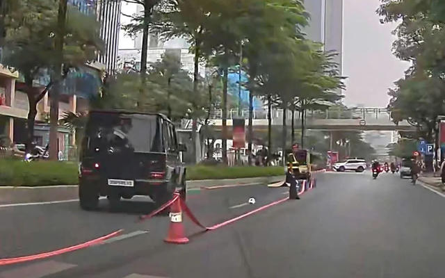 Tài xế Mercedes G63 bỏ xe rời hiện trường sau tai nạn chết người tại Hà Nội