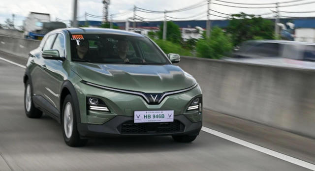 VinFast khởi sắc dẫn đầu thị trường xe điện tại Philippines, vượt Tesla