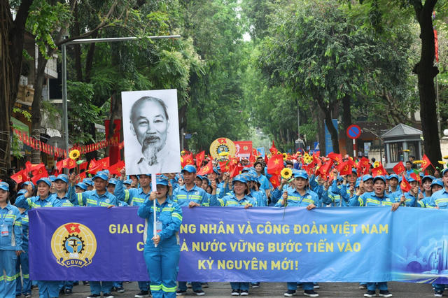 1.000 công nhân diễu hành kỷ niệm 140 năm Ngày Quốc tế Lao động