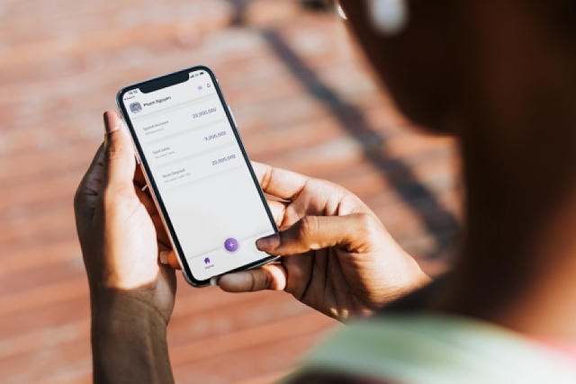 Nhận diện thủ đoạn trà trộn tiền giả và giả mạo chuyển khoản