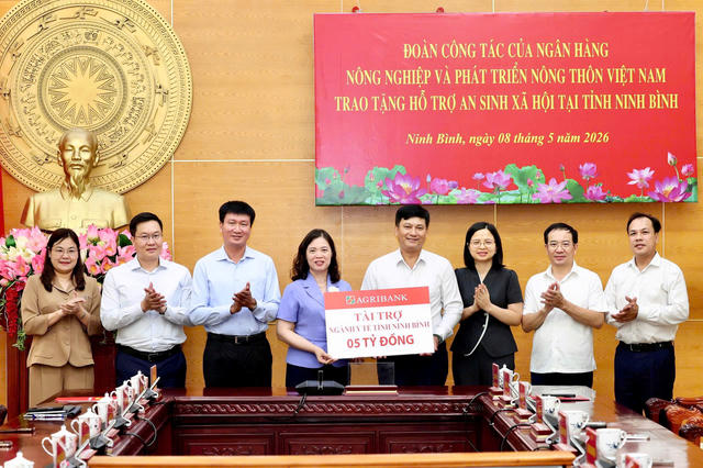 Agribank trao 5 tỷ đồng an sinh xã hội cho tỉnh Ninh Bình