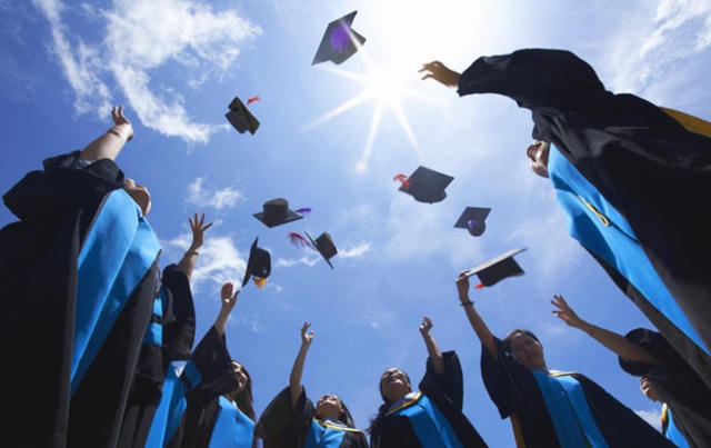 Khu vực công có thể áp dụng phụ cấp 300% lương với chuyên gia, nhà khoa học đầu ngành