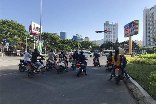 Dừng xe tránh nắng sai vị trí có thể bị xử phạt