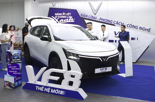 Khách hàng đặt cọc sớm VF 8 thế hệ mới được hỗ trợ tới 51 triệu đồng