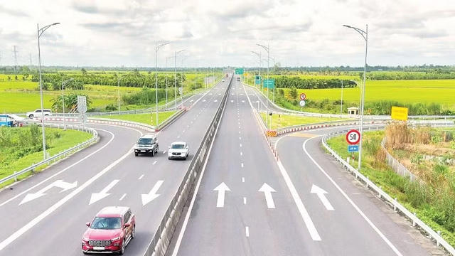 Bộ Xây dựng lấy ý kiến mở rộng cao tốc Bắc - Nam lên 6 làn xe