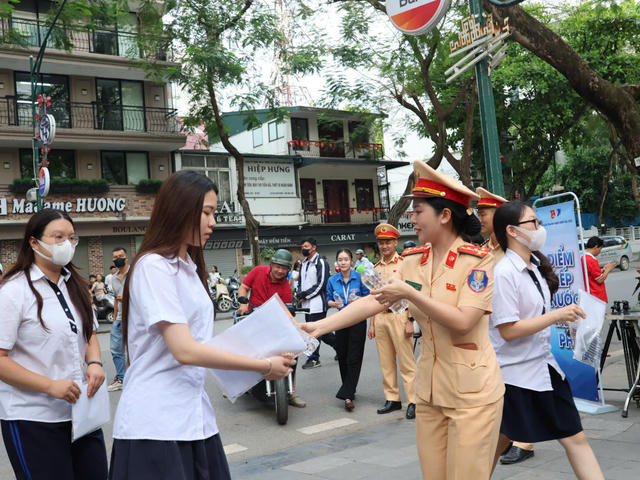 Hà Nội: Bảo đảm giao thông thông suốt trong ngày đầu Kỳ thi tốt nghiệp THPT 2026