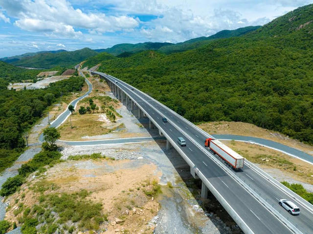 Hơn 9,7 triệu lượt xe lưu thông trên cao tốc Bắc - Nam phía Đông sau 3 tháng vận hành toàn tuyến