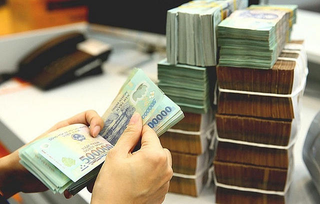 Tiền gửi doanh nghiệp giảm mạnh: Dòng vốn đang dịch chuyển về đâu?