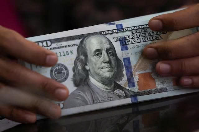 Tỷ giá ngoại tệ ngày 16/6: USD chênh lệch mua - bán 350 đồng