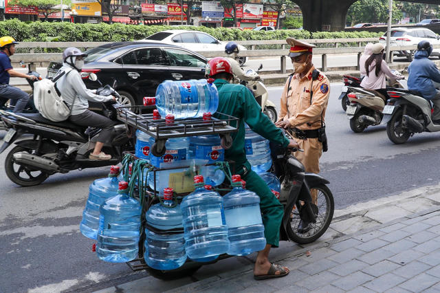 Hà Nội xử lý nghiêm xe máy che, làm mờ biển số