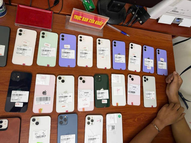 Khởi tố vụ vận chuyển iPhone cũ trái phép qua biên giới