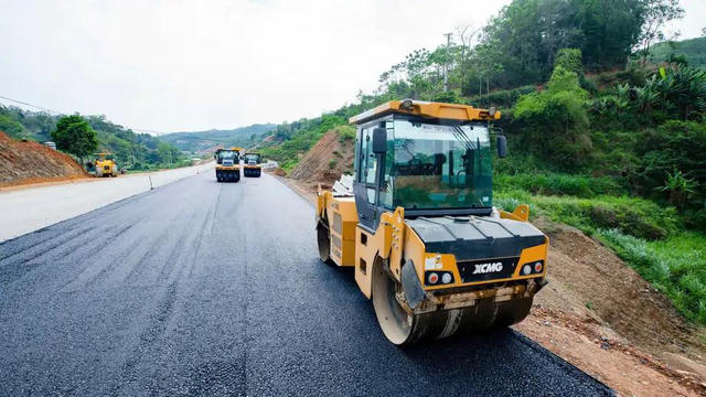 Cao tốc Bắc - Nam "chạy đua" hoàn thiện trước ngày thu phí