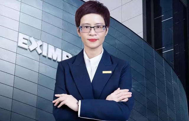 Bà Phạm Thị Huyền Trang giữ cương vị Tổng Giám đốc Eximbank Bà Phạm Thị Huyền Trang giữ cương vị Tổng Giám đốc Eximbank