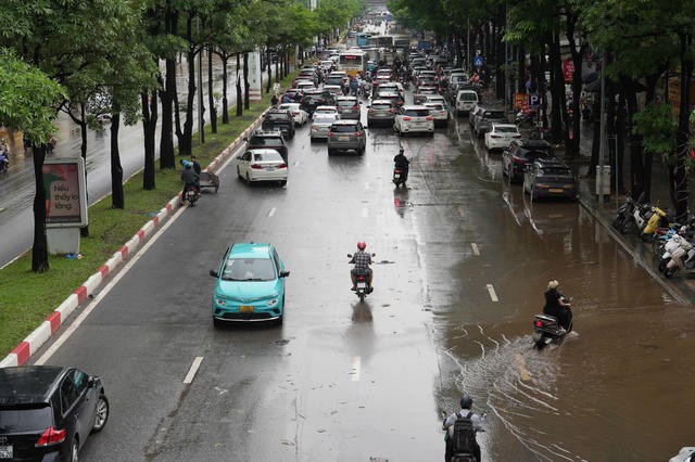 Thời tiết 30/8: Miền Bắc mưa tăng về đêm, Trung bộ có nơi trên 38°C