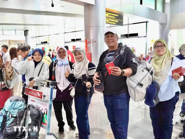 Liên Khương nối lại đường bay quốc tế: AirAsia đưa khách từ Kuala Lumpur trở lại Đà Lạt