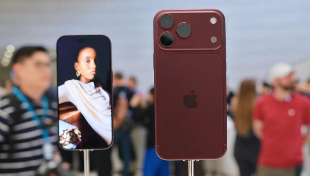 Cận cảnh iPhone 18 Pro Max màu Burgundy đỏ trầm, sang trọng
