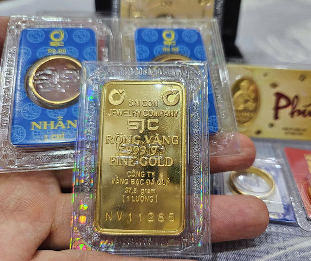 Vàng SJC đảo chiều, mất 600.000 đồng/lượng từ mức cao trong ngày