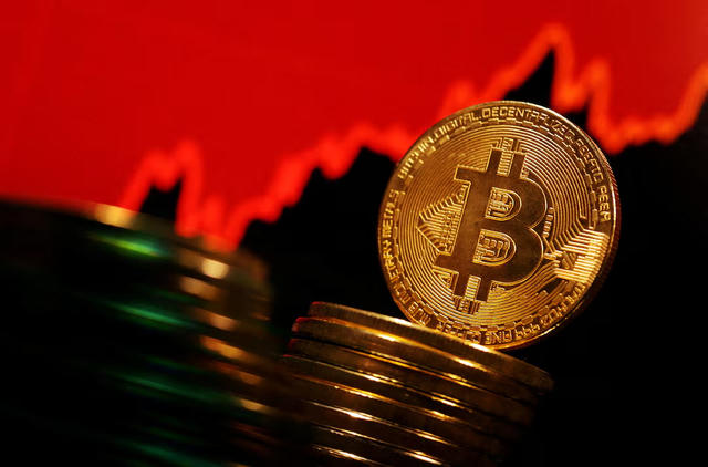 Bitcoin quanh 77.000 USD, dòng tiền ETF rút lui trước cuộc họp Fed