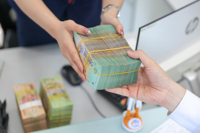 Tiền gửi dân cư vào ngân hàng tiếp tục lập kỷ lục