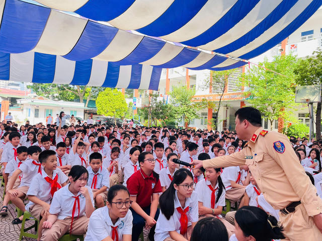 Hơn 6.000 giáo viên, học sinh tham gia “lớp học giao thông