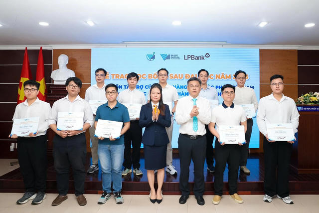 LPBank dành gần 1,8 tỷ đồng hỗ trợ học viên sau đại học tại ĐHQG-HCM LPBank dành gần 1,8 tỷ đồng hỗ trợ học viên sau đại học tại ĐHQG-HCM