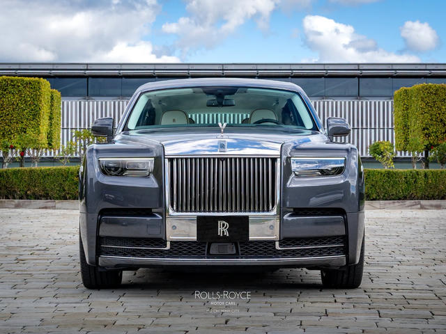 Rolls-Royce Phantom Extended 100 Years: Nghệ thuật chế tác cho giới thượng lưu Rolls-Royce Phantom Extended 100 Years: Nghệ thuật chế tác cho giới thượng lưu
