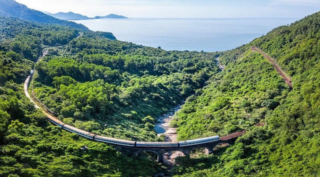 Tàu du lịch Huế - Đà Nẵng vào top 10 hành trình đường sắt được yêu thích nhất thế giới