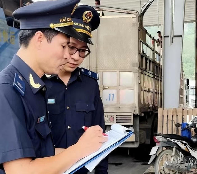 Hải quan đề xuất gỡ vướng chính sách quản lý urê nhập khẩu