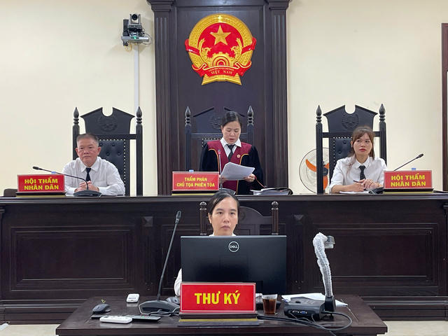 “Cô Hương Giang – Tòa án” và những việc làm vì người nghèo “Cô Hương Giang – Tòa án” và những việc làm vì người nghèo