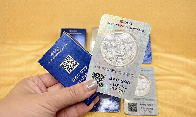 Bạc DOJI áp sát 2 triệu đồng/lượng, các thương hiệu chênh giá đáng kể