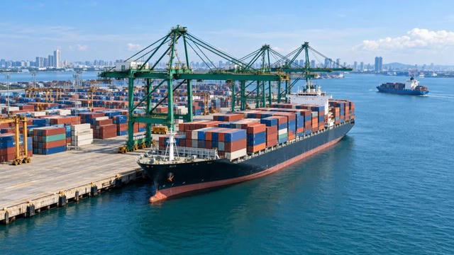 Xuất nhập khẩu hàng hóa Việt Nam vượt mốc 1.000 tỷ USD sau 10 tháng